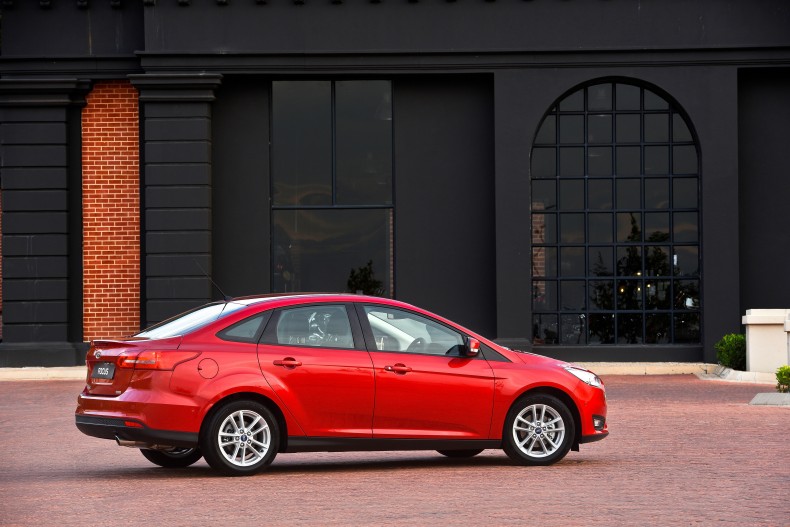 ford_focus_sedan_15