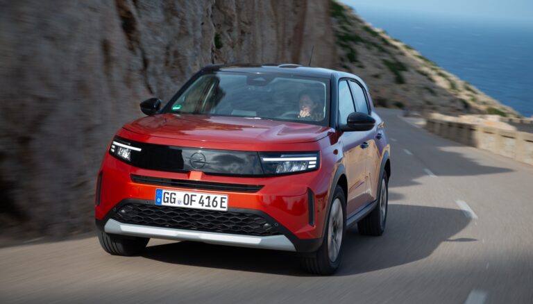 Nowy Opel Frontera Electric – jazda po serpentynach przy wybrzeżu