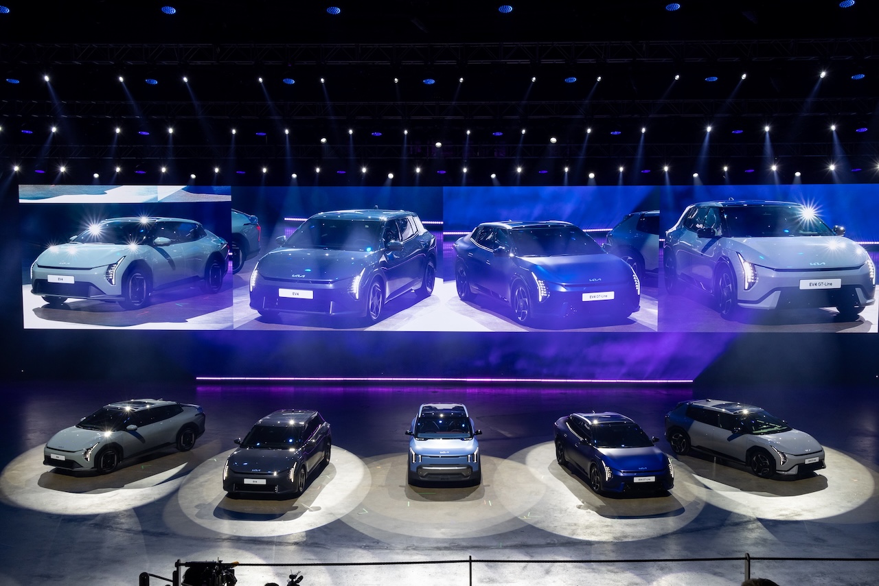 Prezentacja modeli KIA EV na scenie podczas premiery
