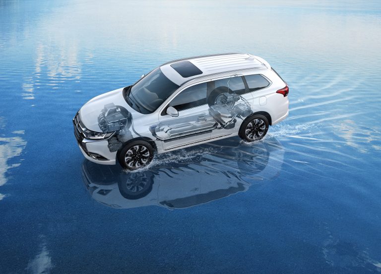 11.2015 new outlander my16 (1)