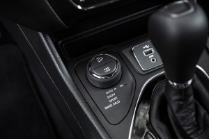 180906_jeep_New-Cherokee-int_08