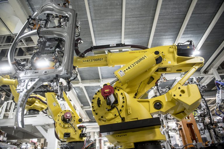 2021 08 26 modele seat a budowane przez gigantyczne roboty 3