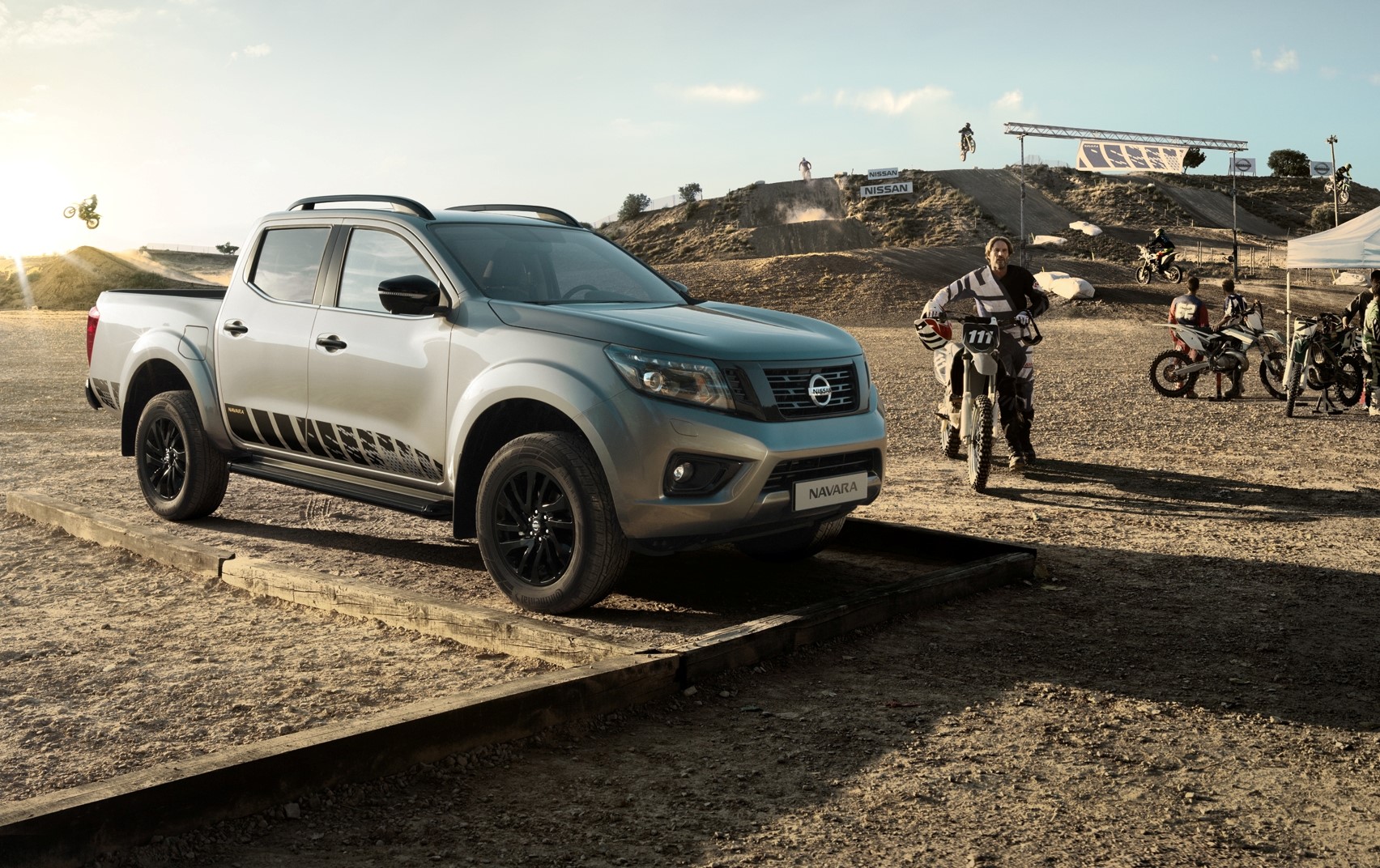 877925a F77 18TDIEULHD NAVARA N GUARD LEAFLET 007 source