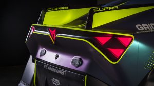 tył samochodu wyścigowego ABT CUPRA XE w Extreme E 2023