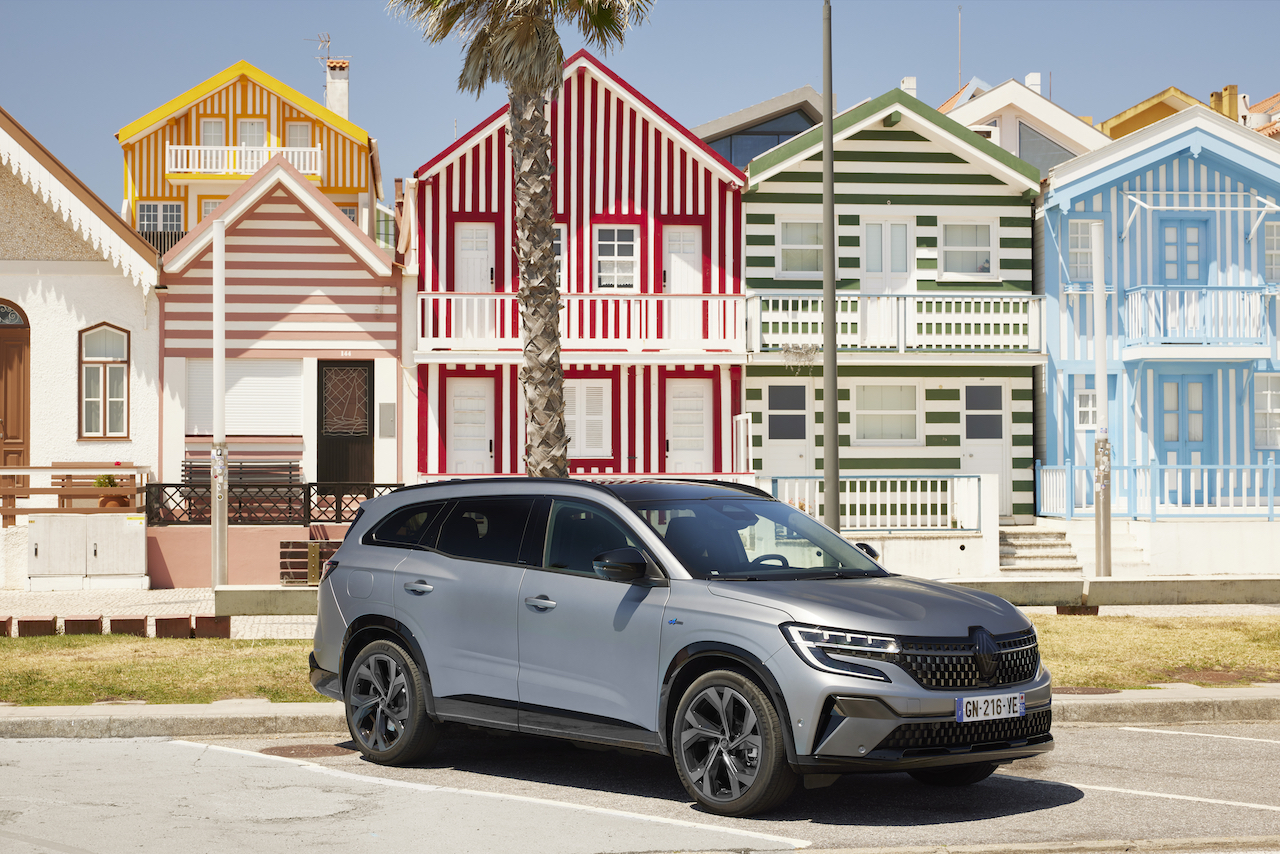 Renault Espace E-Tech Full Hybrid – wersja Esprit Alpine z panoramicznym dachem