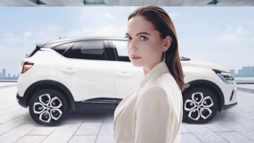 Anna Cieślak wybrała Nitsubishi ASX, aktora obok samochodu