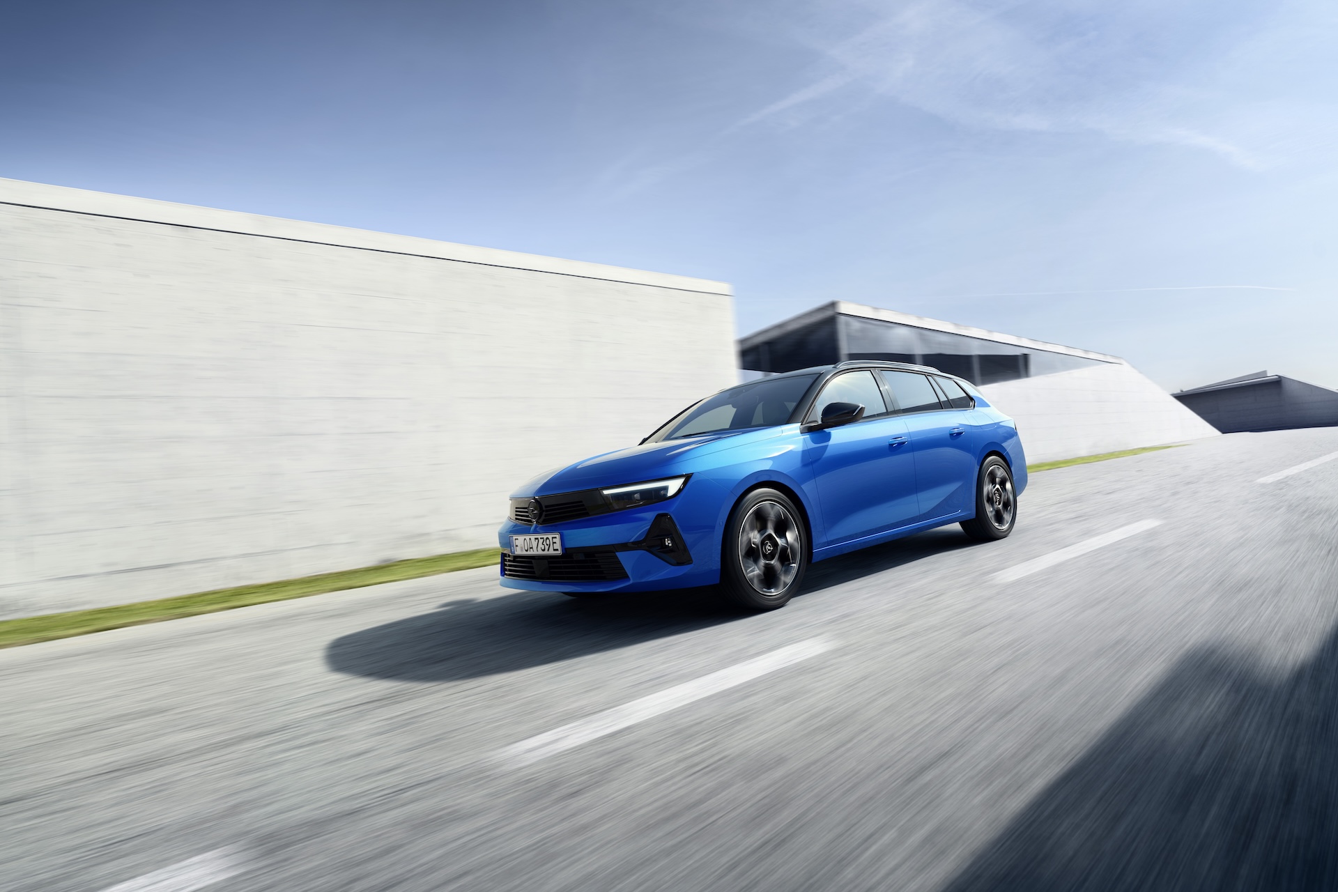 Umów jazdę testową Oplem Astrą Sports Tourer w salonie Opel PGD w Warszawie.