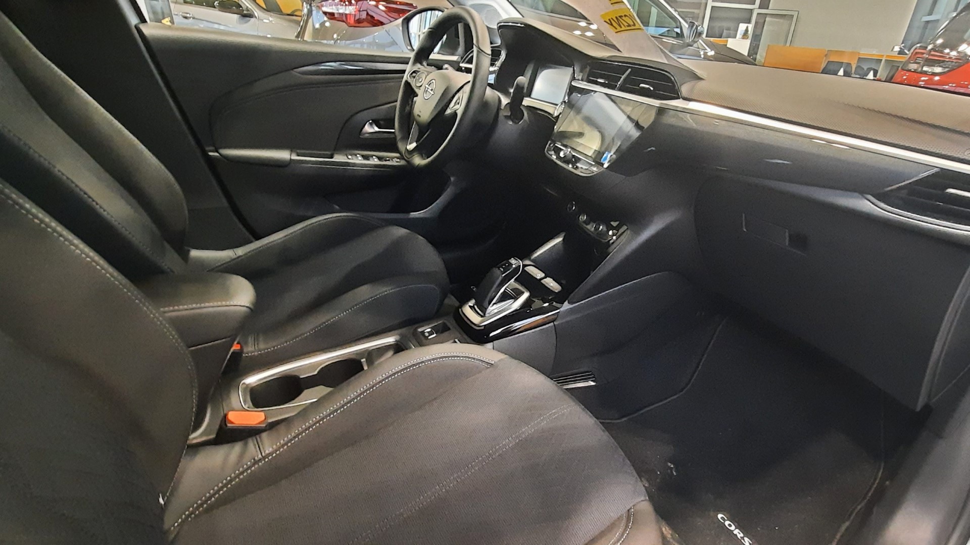 elektryczny Opel Corsa-e - wnętrze