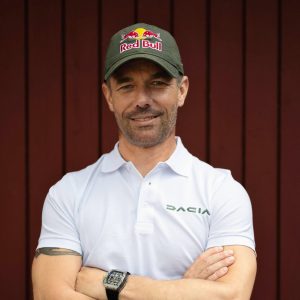 Sebastien Loeb rajdowy mistrz świata - kierowca zespołu Dacia w Rajdzie Dakar