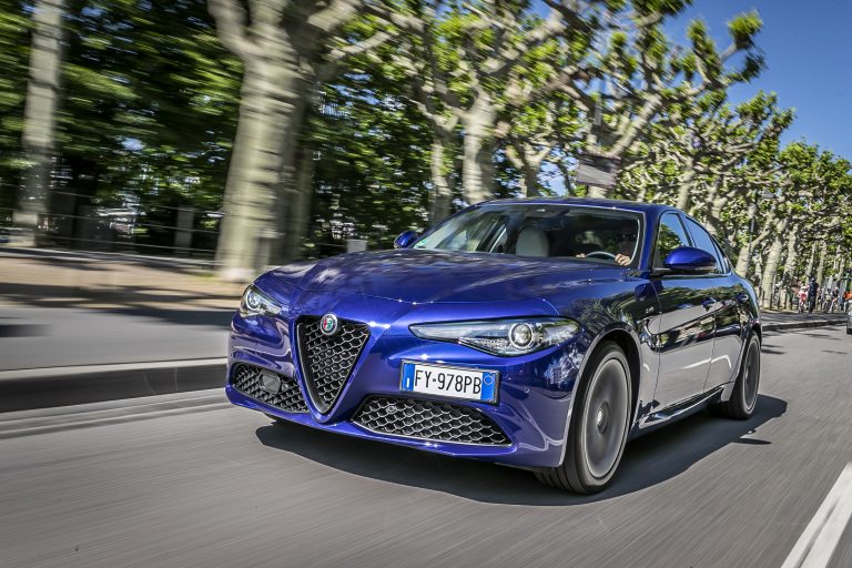 FCA Germany Alfa Romeo Giulia Sprint Blue Anodizzato