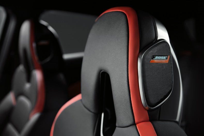 FINAL_Nissan JUKE Interior Black - Bose Headrest 2_High Res.-source