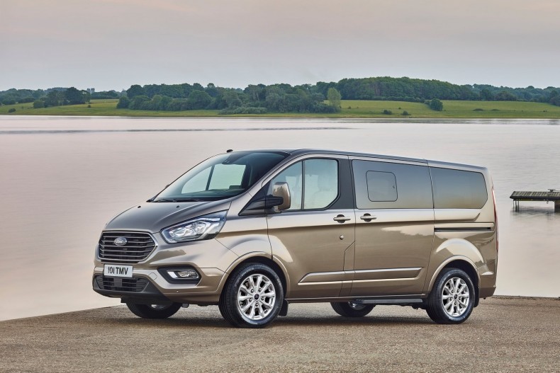 Ford-Tourneo_Custom-2018-1600-01