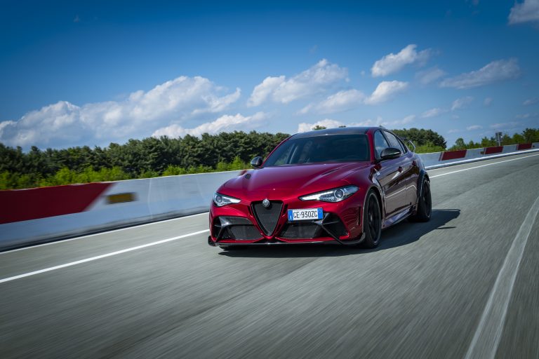 Giulia GTAm Etna Red (6)