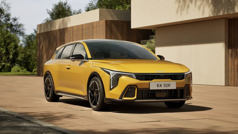 Kia K4 okladka