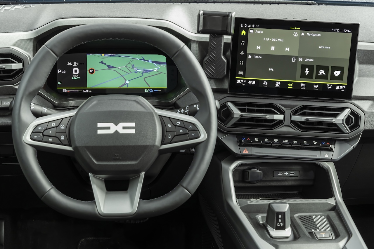 kokpit i ekran dacia bigster