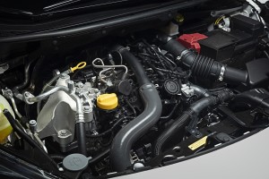 Nowe silniki w Nissanie Micra - biala Micra N-Sport - Engine close-up-1200x800