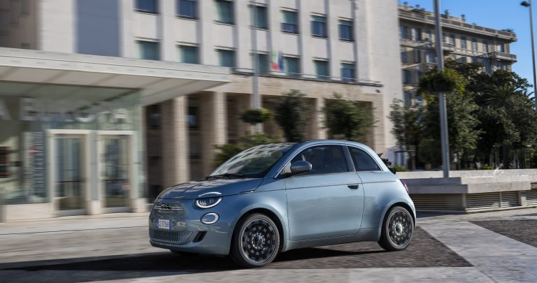 Nowy Fiat 500 Mały Samochód Roku w konkursie News UK Motor Awards