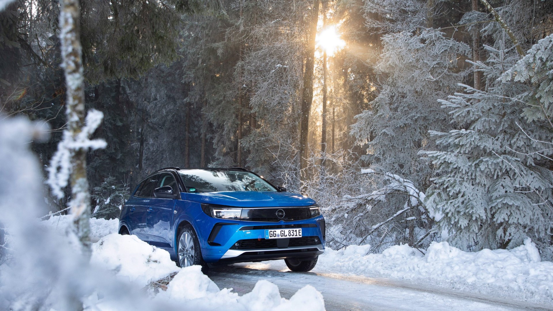 Opel Grandland Hybrid4 AWD zimą