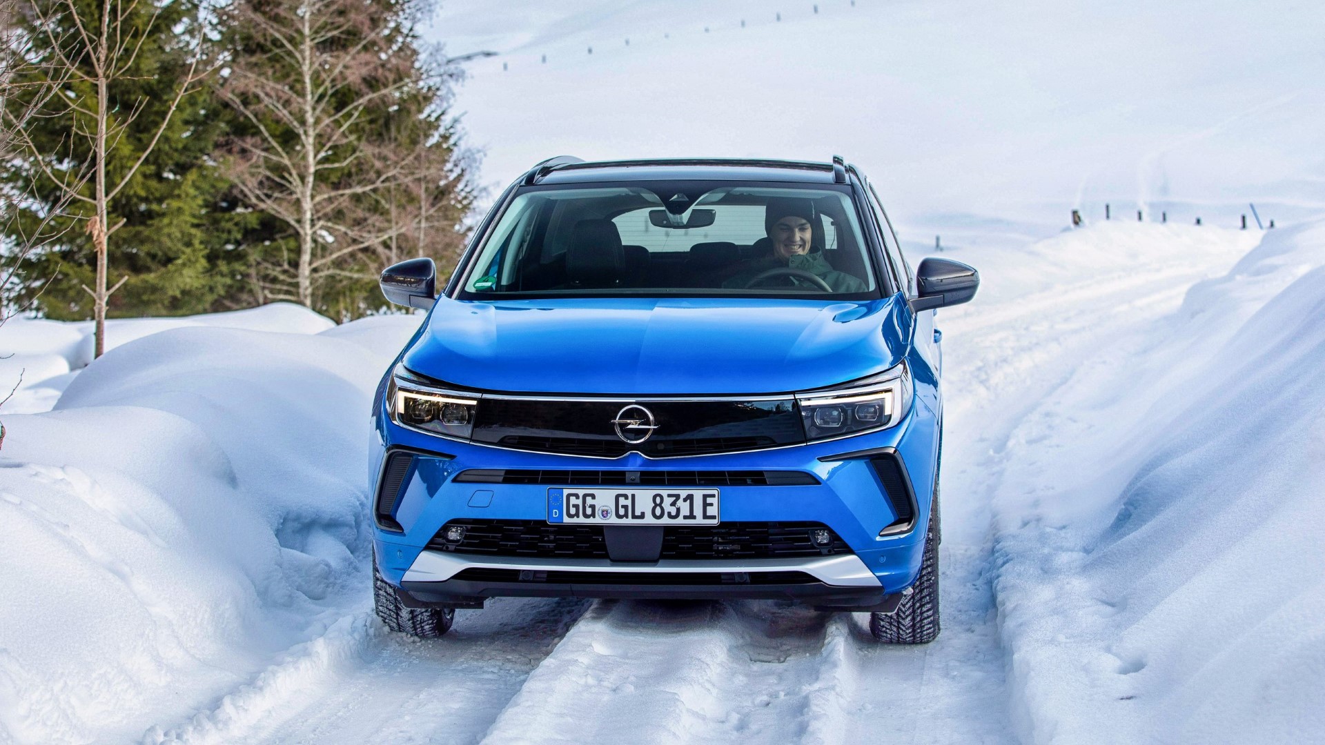 Opel Grandland Hybrid4 AWD zimą