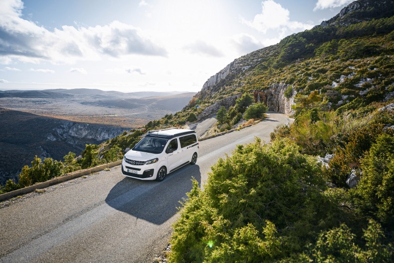 Crosscamp Life auf Basis des Opel Zafira Life