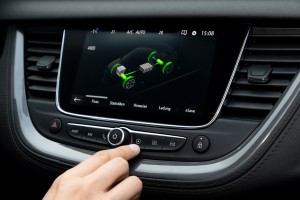 Opel-Grandland-X-Hybrid4-510367 (2)