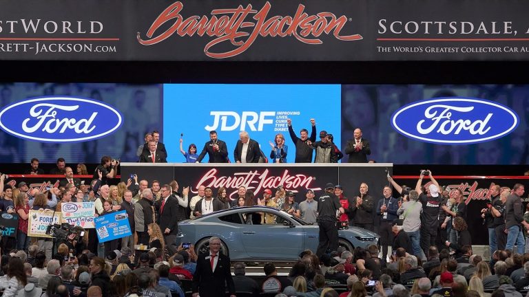Pierwszy Ford Mustang GT 2024 sprzedany, aukcja charytatywna Berret Jackson na walkę z cukrzycą (2)