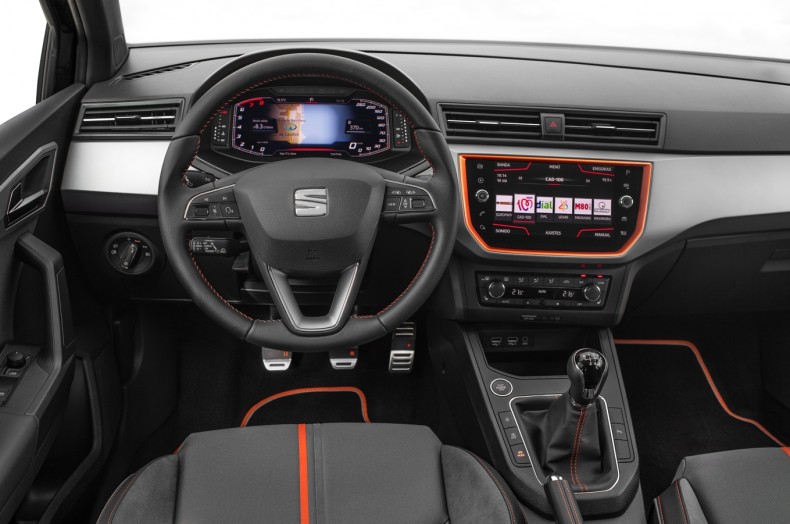 SEAT-introduces-its-Digital-Cockpit-to-the-Arona-and-Ibiza_007_HQ