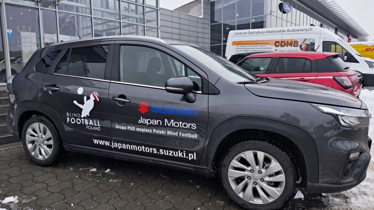 samochody od Suzuki Japan Motors dla Blind Football Poland - przekazanie kluczyków