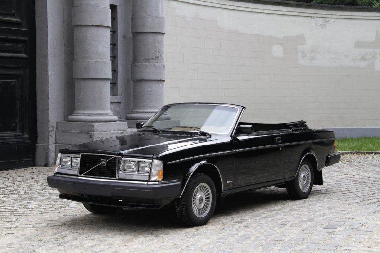 Volvo 262C "Solaire" from 1981. The plan was to have a series of 50 262C convertibles built by the independent company Solaire in California on behalf of Volvo Cars of North America. Only five cars were built, however, before production was stopped, partly due to concerns about the car's safety in a crash Today, the car belongs to Guy Vermant, the Belgian Volvo collector, and has undergone complete renovation.