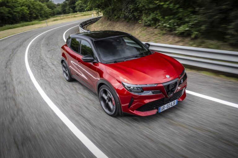 Blog 03 25 AlfaRomeoJunior Dynamic na zakrecie