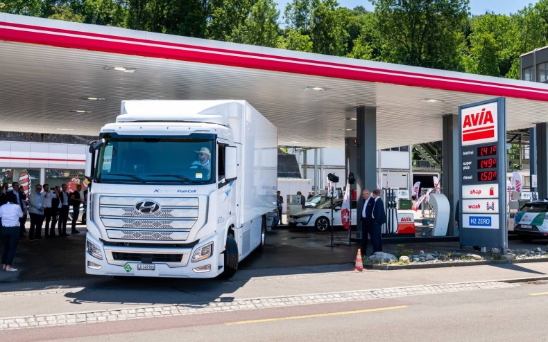 csm_Hyundai_Xcient_Fuel_Cell_stacja_tankowania_wodoru-1610_ba90252554