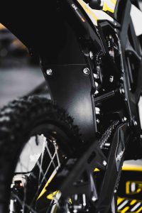 detal motocykla Surron Ultra Bee - elektryczny motocykl crossowy