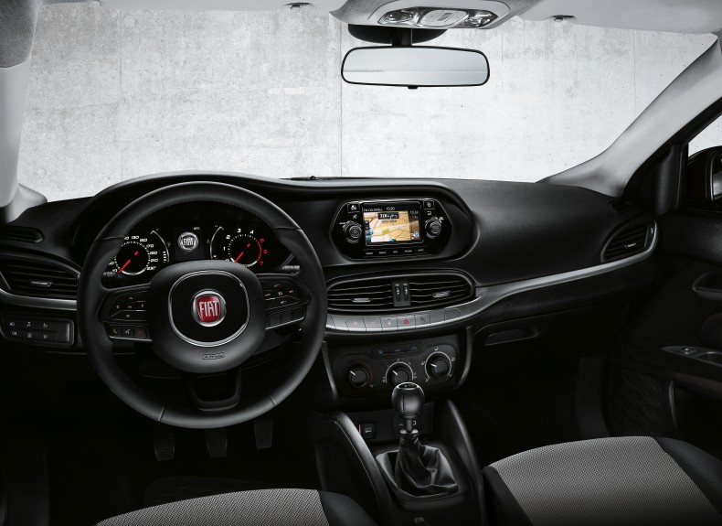 fiat_tipo_5-door_street_74