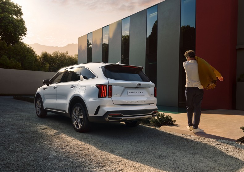kia_sorento_hev_my21_3_4_rear_static