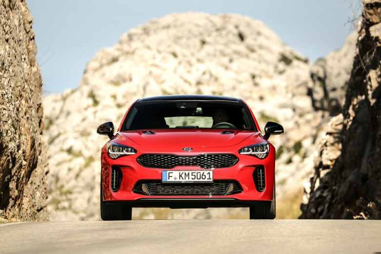 kia_stinger_gt_330