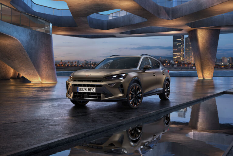 New cupra formentor 2024 three quarter front view.jpg