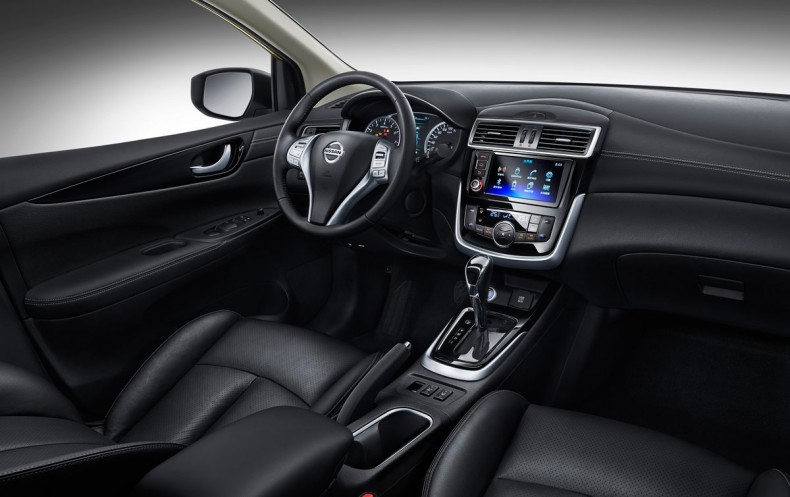 Nowy Nissan Tiida