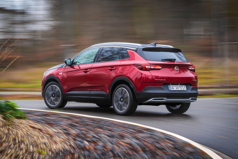 opel-grandland-x-hybrid4-510436 (1)
