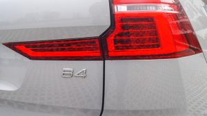 tylne światła samochodu SUV premium - Volvo XC60 B4
