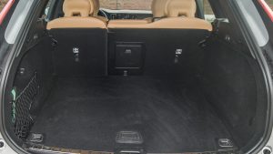 bagażnik bez rolety samochodu SUV premium - test Volvo XC60 B4