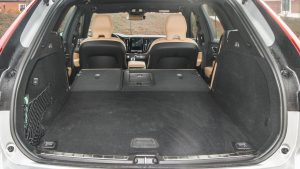 bagażnik, złożone siedzenia samochodu SUV premium - test Volvo XC60 B4
