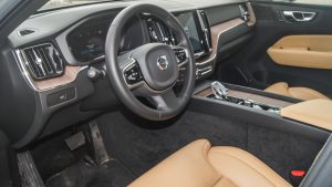kierownica i deska rozdzielcza samochodu premium - test Volvo XC60 B4