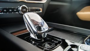 drążek zmiany biegów auta segmentu premium - test Volvo XC60 B4