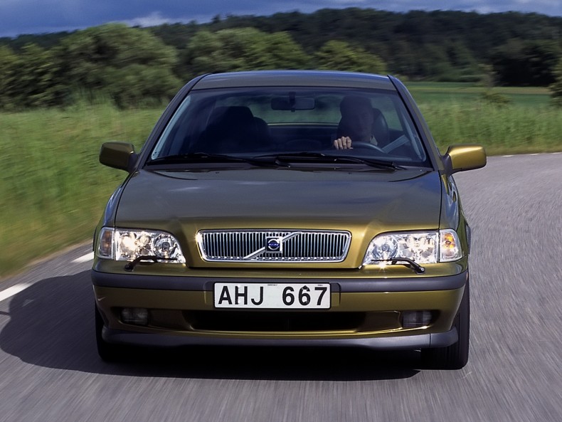 Volvo S40/V40 było pierwszym, który nosił nowe oznaczenie stosowane do dziś.